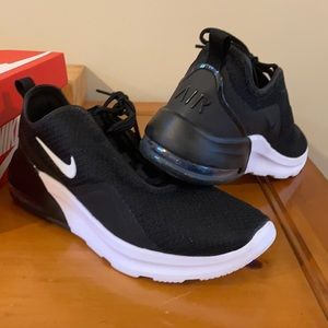 Women’s Nike Air Max Motion 2